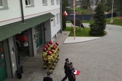 Apel z okazji Święta Flagi - marsz pocztu flagowego