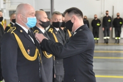 Apel z okazji Dnia Strażaka  - przypięcie medalu