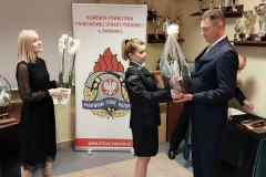 Uroczysty apel z okazji pożegnania strażaków kończących służbę w Państwowej Straży Pożarnej
