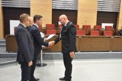 Uroczysta zbiórka, podczas której wręczono promesy przedstawicielom Ochotniczych Straży Pożarnych z terenu powiatu świdnickiego na realizację zadań statutowych