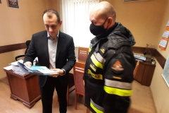 Przekazanie do gmin powiatu świdnickiego ulotek informacyjnych dotyczących  szczepień przeciw COVID-19.