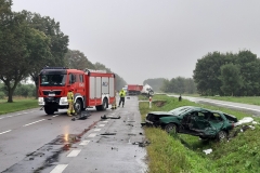 Zderzenie samochodów na drodze krajowej w miesjcowości Brzezice