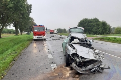 Zderzenie samochodów na drodze krajowej w miesjcowości Brzezice