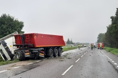 Zderzenie samochodów na drodze krajowej w miesjcowości Brzezice