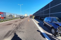 Zderzenie dwóch pojazdów osobowych na drodze ekspresowej S17 w Świdniku